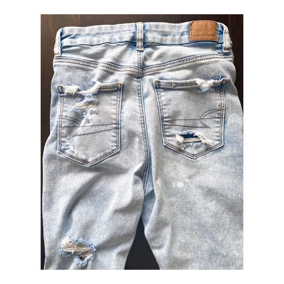 Curvy Super Hi-Rise Distressed Jegging - Picture 6 of 9